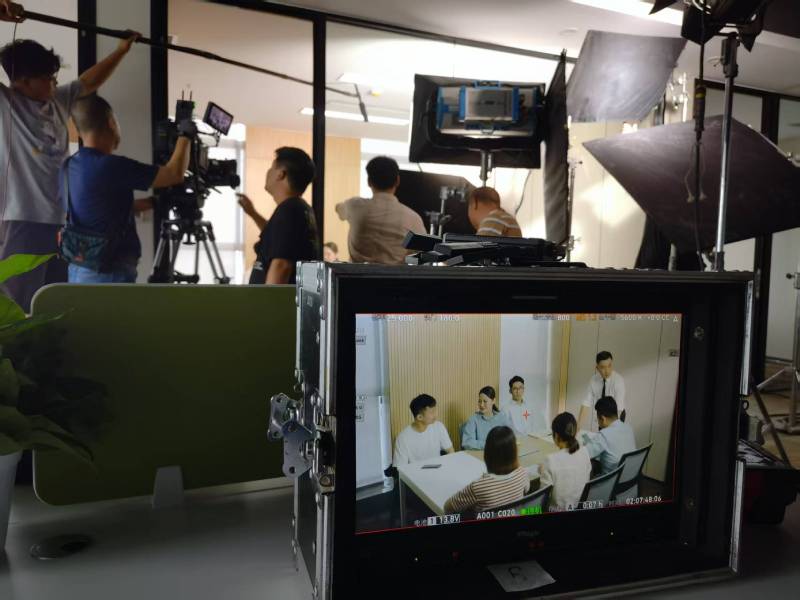 博白县TVC拍摄公司：科技产品视觉化大师，诠释未来感与功能美学